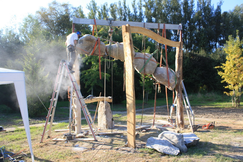 Aufbau Skulpturengarten (2010) Stein-/Holzskulptur: Falco Jahn