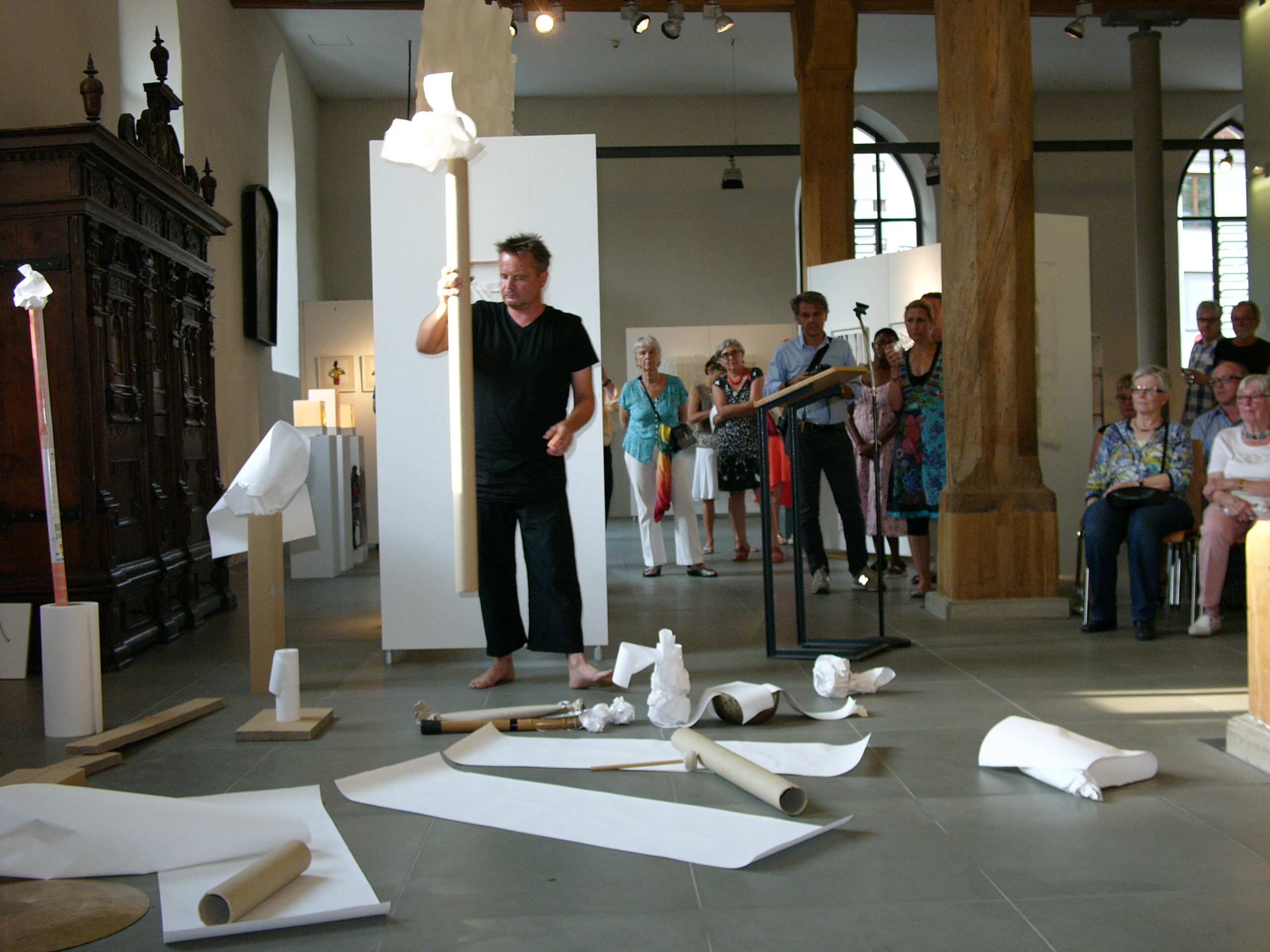 VielFaltPapier - Ausstellungseröffnung: Papiermusik: Viz Michael Kremietz