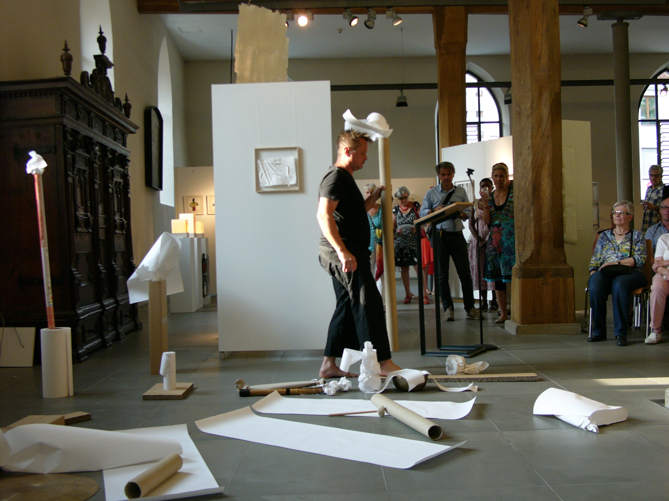 VielFaltPapier - Ausstellungseröffnung: Papiermusik: Viz Michael Kremietz