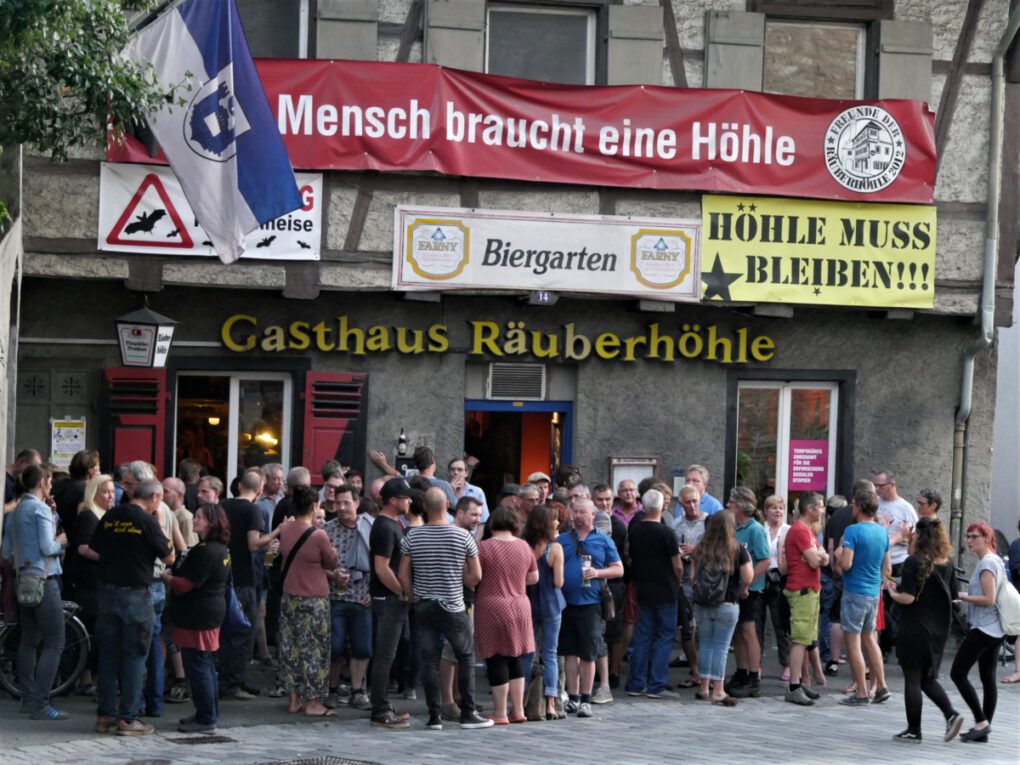 Made Höld: 10 Jahre Räuberhöhle