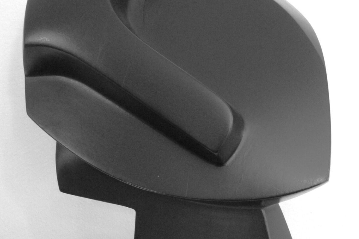 Hannelore Buchner: Skulptur_Holz_Kopf-schwarz